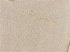 beige sweatpants fra Mads Nørgaard med afslappet pasform og logoprint